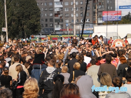 Караоке на Майдане в Алчевске