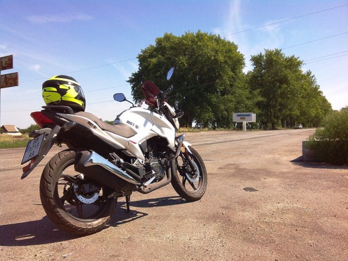 Мотоцикл Lifan на въезде в Светловодский район